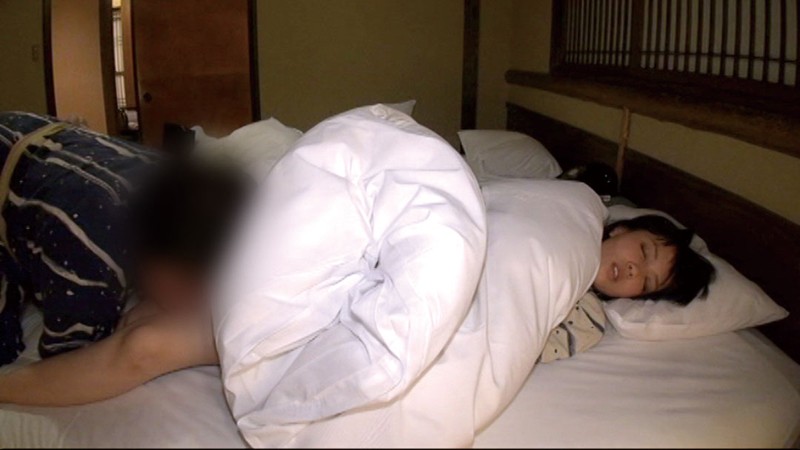 妻を他人に寝取られさせた夫の屈辱と興奮！「寝取られ人妻湯けむりの旅」が絶対に見逃せない5つの衝撃的ポイント【人妻・主婦限定！】 - 画像3