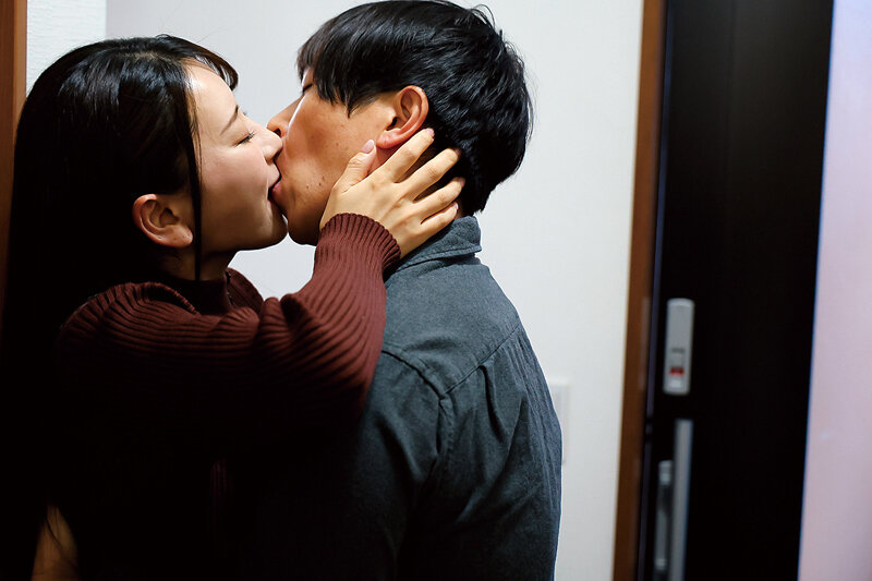衝撃の実録！旦那の前で妻が寝取られ…NTR方法を完全暴露【独占レビュー】 - 画像1